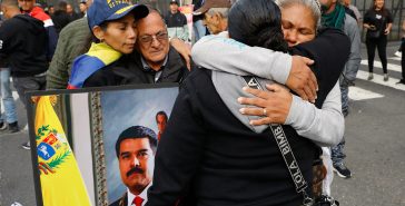 Κόσμος που αγωνιά για την επόμενη ημέρα στη Βενεζουέλα