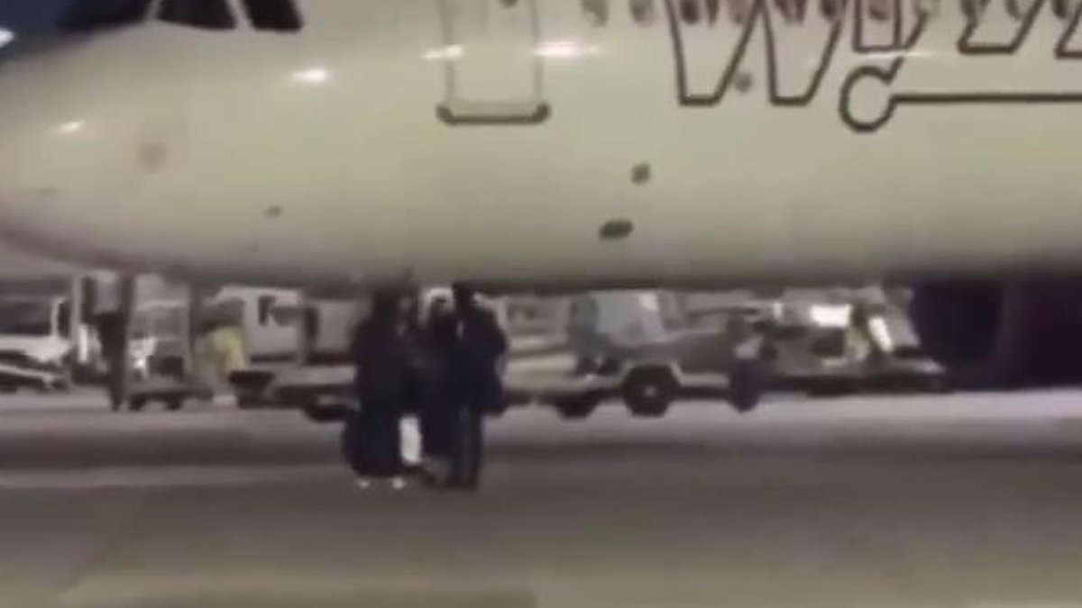 Επιβάτες επιχείρησαν να επιβιβαστούν σε πτήση ενώ το αεροσκάφος ήταν εν κινήσει!