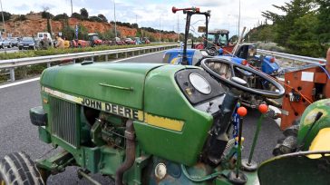 Η κυβέρνηση διεμβολίζει τα μπλόκα με «Plan B»