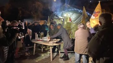 Φώτα στα μπλόκα για τους αγρότες των Χανίων