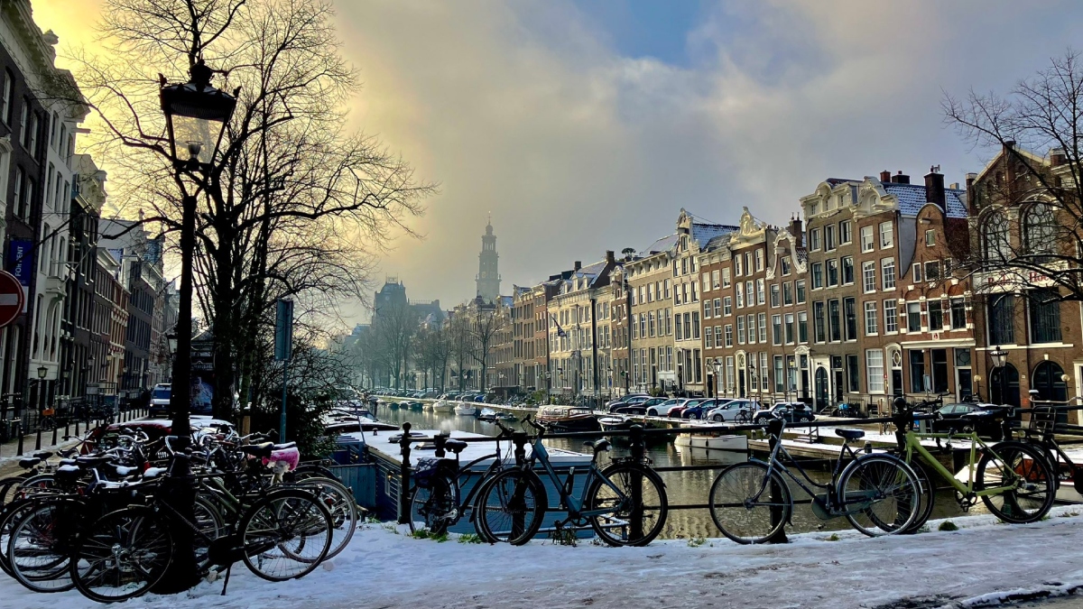 Μπλόκο στα δρομολόγια τρένων λόγω χιονιού στην Ολλανδία