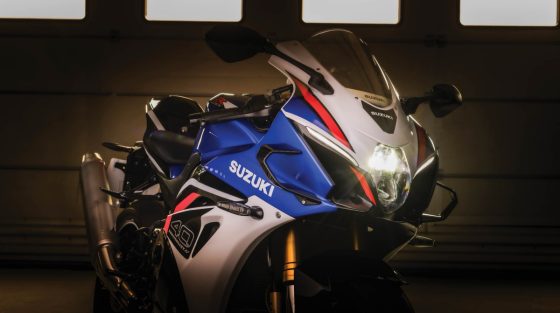 Η Suzuki μας δείχνει τη σύγχρονη διαδικασία παραγωγής των μοντέλων της