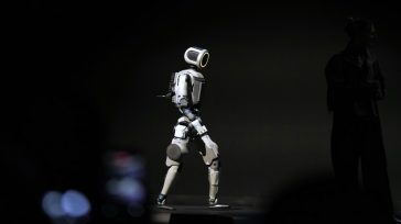 To ανθρωποειδές ρομπότ της «Atlas», παρουσίασε στο κοινό η Boston Dynamics