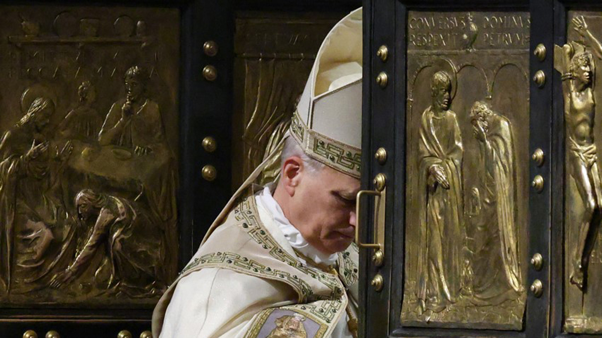 Ολοκληρώθηκε το «Ιωβηλαίο της Ελπίδας» – Έκλεισε την Αγία Πύλη ο Πάπας