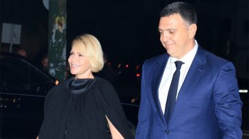 Τζένη Μπαλατσινού – Βασίλης Κικίλιας: Με τον γιο τους, Παναγιώτη-Αντώνιο στον αγιασμό των υδάτων στον Πειραιά