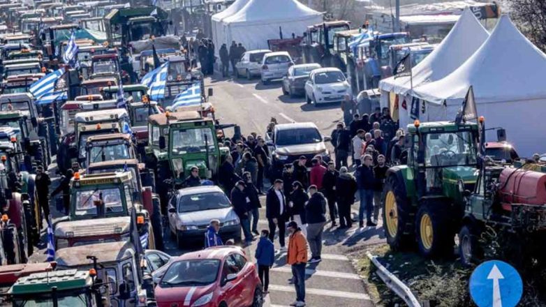 Αγρότες σε σταυροδρόμι : Διάλογος με την κυβέρνηση ή κλιμάκωση των κινητοποιήσεων Αγρότες σε σταυροδρόμι : Διάλογος με την κυβέρνηση ή κλιμάκωση των κινητοποιήσεων