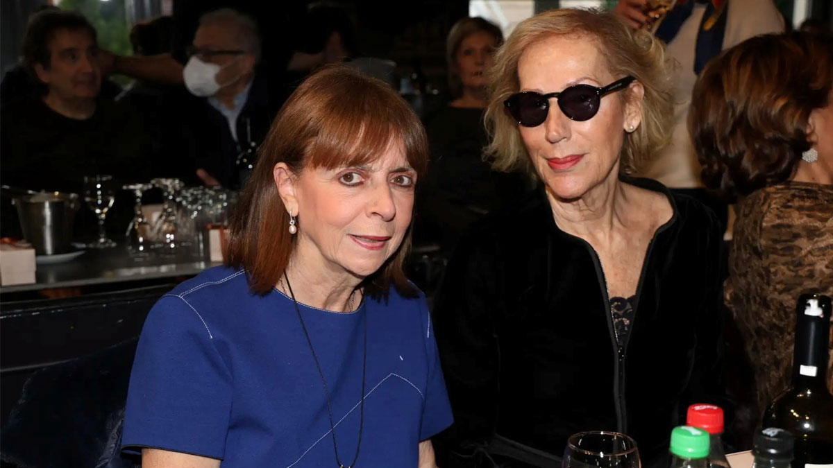 Διονύσης Σαββόπουλος: Η πρώτη δημόσια εμφάνιση της συζύγου του, Άσπας Αραπίδου μετά τον θάνατό του