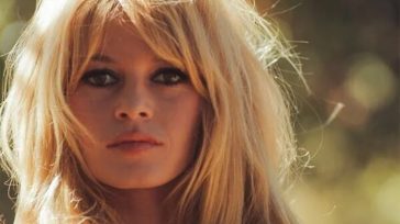 Live η κηδεία της Μπε-Μπε από το  Σεν-Τροπέ