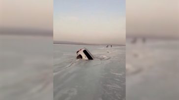 Αυτοκίνητο ψαράδων έσπασε τον πάγο και κατέληξε… στη λίμνη