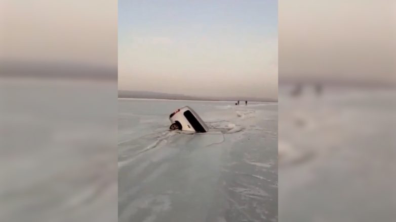 Αυτοκίνητο ψαράδων έσπασε τον πάγο και κατέληξε… στη λίμνη