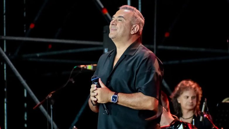 Αντώνης Ρέμος: Το Ντουμπάι «υποκλίνεται» στον Έλληνα σταρ – Η φαντασμαγορική συναυλία το Μεγάλο Σάββατο Αντώνης Ρέμος: Το Ντουμπάι «υποκλίνεται» στον Έλληνα σταρ – Η φαντασμαγορική συναυλία το Μεγάλο Σάββατο