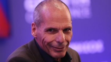 Τι πίνει και δεν μας δίνει