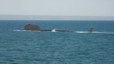 Η Ρωσία έστειλε υποβρύχιο να συνοδεύσει άδειο δεξαμενόπλοιο που θέλουν να κατάσχουν οι ΗΠΑ ανοικτά της Βενεζουέλας