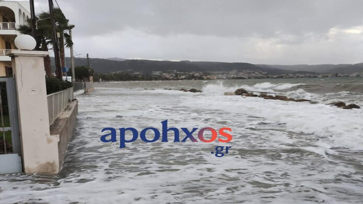 Πάτρα: Η θάλασσα λόγω ισχυρών ανέμων βγήκε στη στεριά