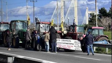 Οι αγρότες έκλεισαν για δύο ημέρες την Υψηλή Γέφυρα στη Χαλκίδα