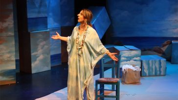 Η «Σίρλεϊ Βάλενταϊν» συνεχίζει το ταξίδι της και το 2026 στο Θέατρο Σοφούλη