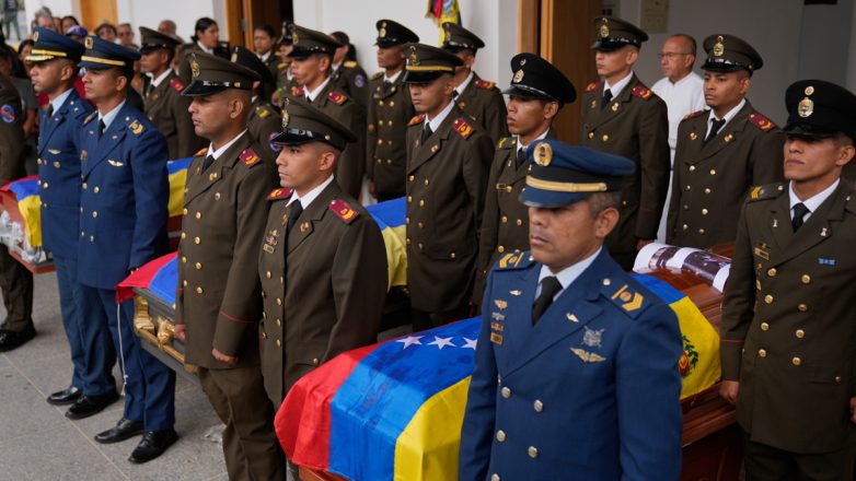 Βενεζουέλα: Κηδεύτηκαν οι στρατιωτικοί που σκοτώθηκαν στην επίθεση των ΗΠΑ για την αιχμαλώτιση του Μαδούρο Βενεζουέλα: Κηδεύτηκαν οι στρατιωτικοί που σκοτώθηκαν στην επίθεση των ΗΠΑ για την αιχμαλώτιση του Μαδούρο
