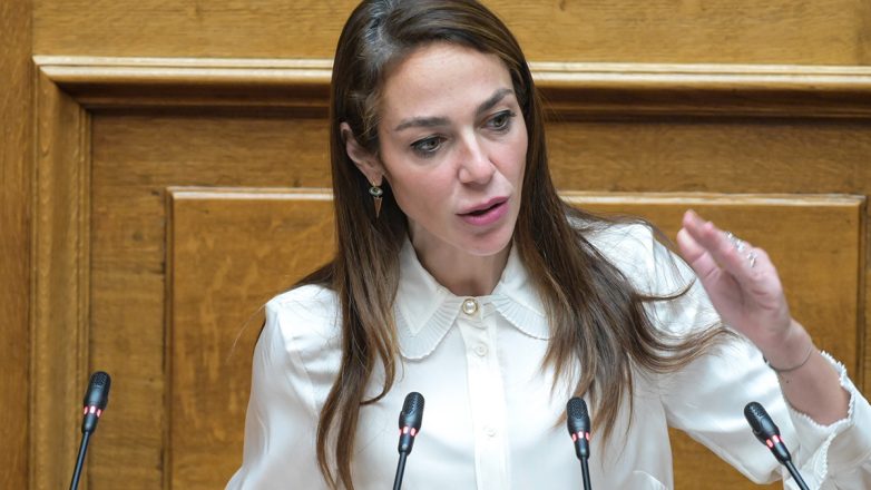 Ερώτηση του ΠΑΣΟΚ στη Βουλή για την «τρικλοποδιά» της Δόμνας Μιχαηλίδου στο Πρόγραμμα ανθρωπιστικής βοήθειας σε άπορους πολίτες