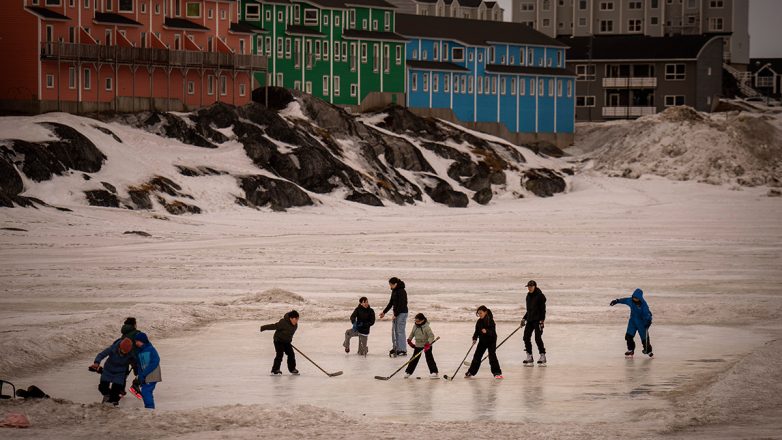 Ο Τραμπ σκέφτεται να… δωροδοκήσει τους Γροιλανδούς για να πετύχει τον στόχο του για εξαγορά