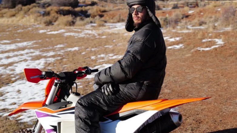 O Lewis Hamilton «βγαίνει εκτός δρόμου» με KTM XC-F 250 O Lewis Hamilton «βγαίνει εκτός δρόμου» με KTM XC-F 250