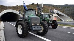 Συνεχίζεται ο αποκλεισμός των σηράγγων στα Τέμπη από τους αγρότες του μπλόκου της Νίκαιας