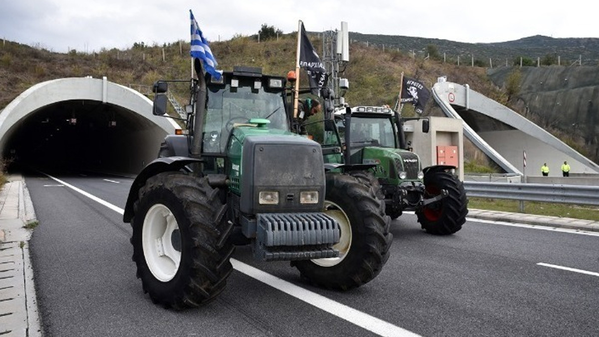 Συνεχίζεται ο αποκλεισμός των σηράγγων στα Τέμπη από τους αγρότες του μπλόκου της Νίκαιας