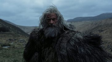 Αγνώριστος ο Χιου Τζάκμαν: Η σκοτεινή επιστροφή του Ρομπέν των Δασών