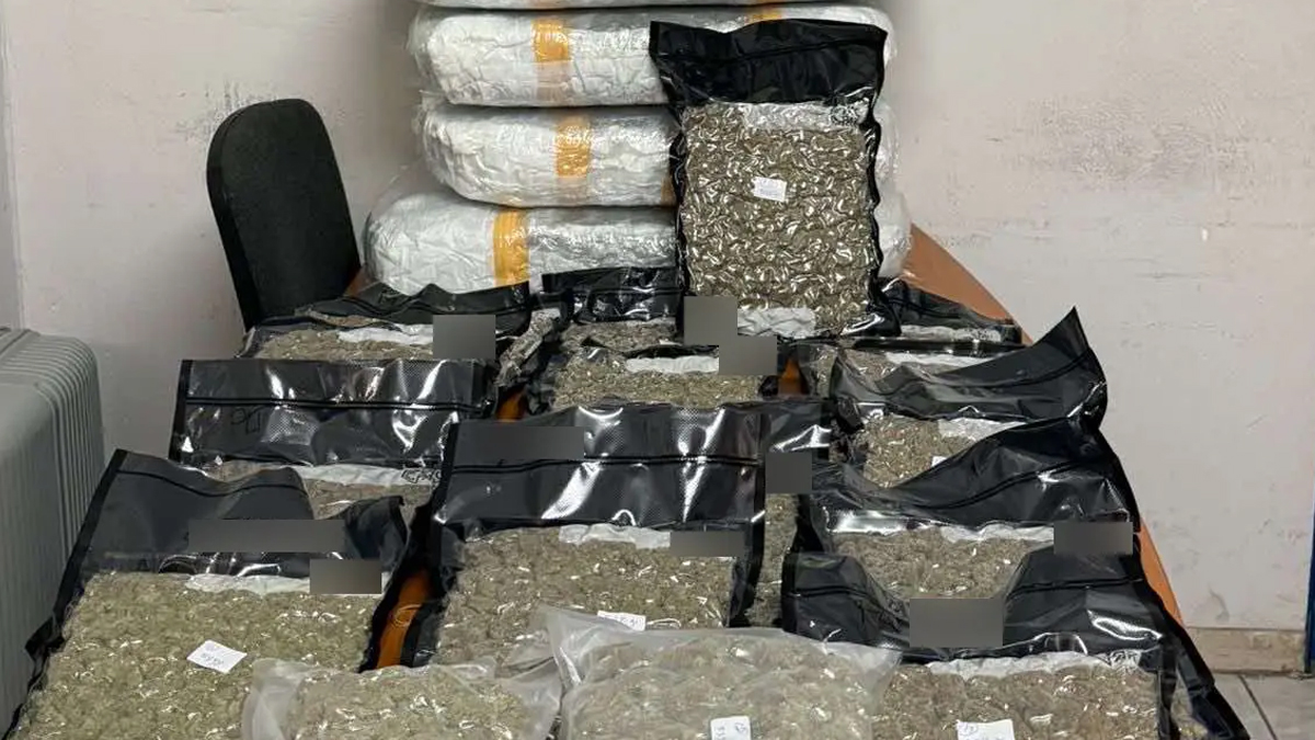 Εντοπίστηκαν πάνω από 45 κιλά κάνναβης σε όχημα στην Ομόνοια