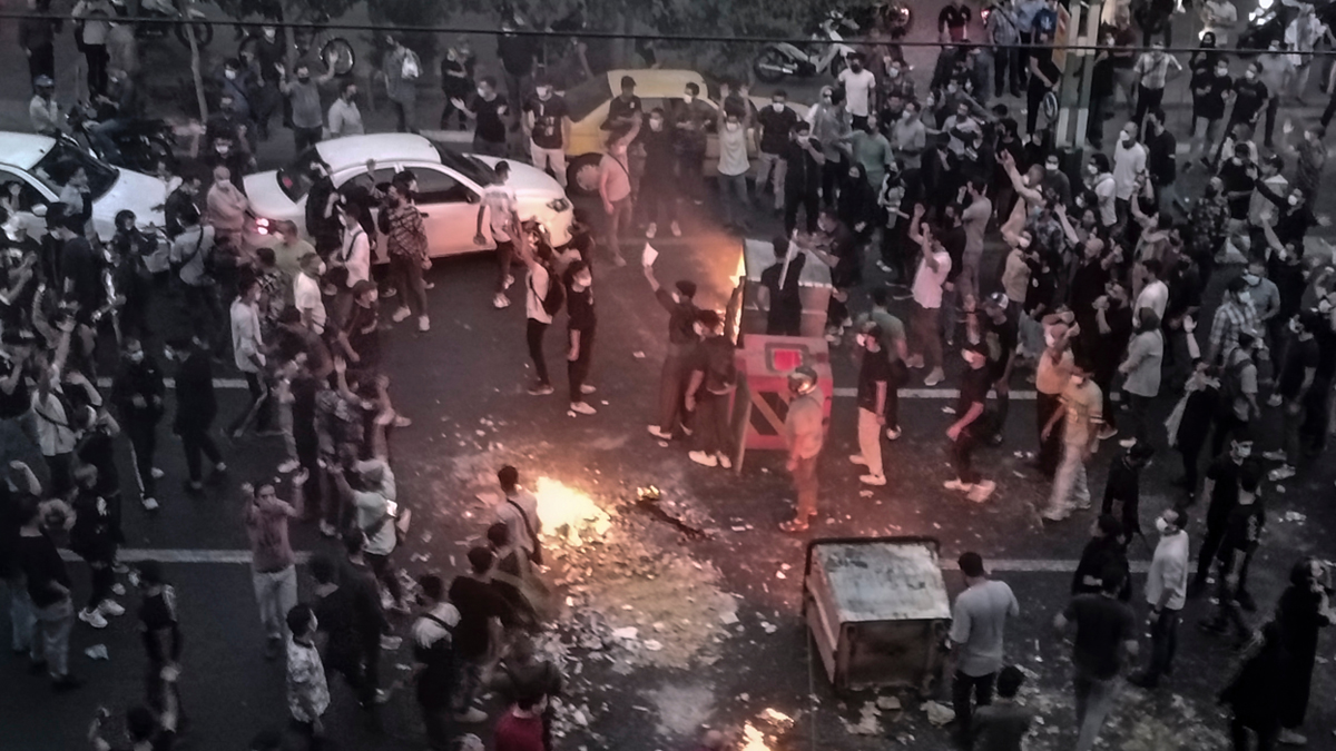 Φουντώνουν οι διαδηλώσεις και οι ταραχές στο Ιράν