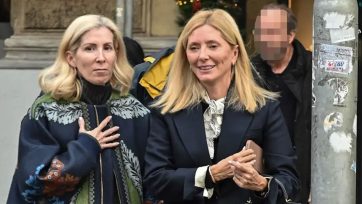 Μαρί Σαντάλ: Χαλαρή βόλτα στο κέντρο της Αθήνας με φίλη της – Φωτογραφίες