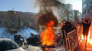 Ιράν: Απειλές στους διαδηλωτές για θανατική ποινή – Σε πολλές δεκάδες ανέρχονται οι νεκροί