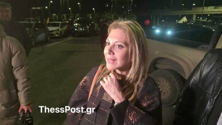 Στο μπλόκο της Νίκαιας η Καρυστιανού: «Θα τα καταφέρετε αν μείνετε ενωμένοι»