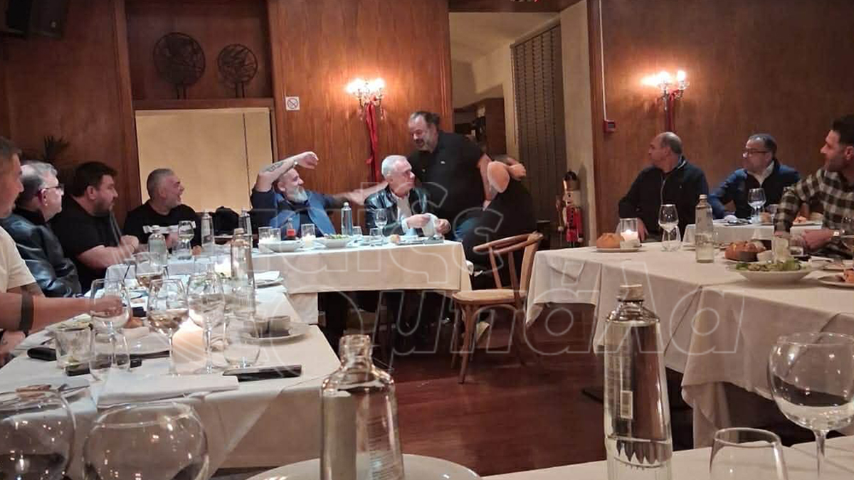 Ο Μάριος Ηλιόπουλος σε στιγμές ευφορίας με τον Καραπαπά και τον Γιάννη Παπαδόπουλο!