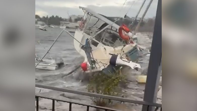 Σφοδρή κακοκαιρία στην Τουρκία: Σκάφη τσακίζονται στο λιμάνι