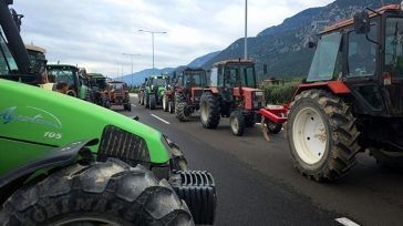 Ανοίγουν οι παράδρομοι από τους αγρότες στον Μπράλο Λαμίας