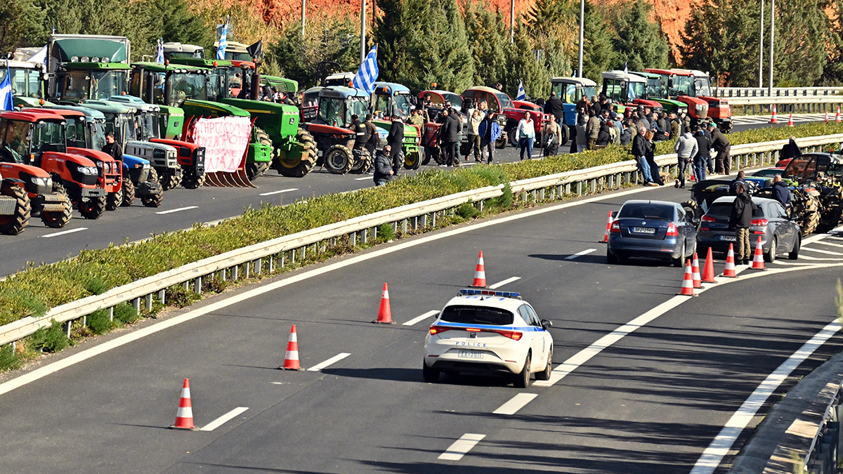 Αγρότες: «Ναι» στον διάλογο, αλλά τα τρακτέρ θα παραμείνουν