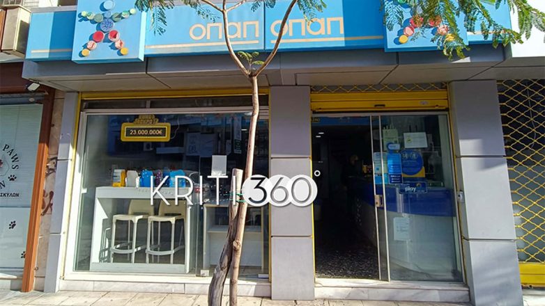 Χανιά: Η στιγμή που ο διαρρήκτης αρπάζει τα λεφτά από το ταμείο σε Πρακτορείο ΟΠΑΠ