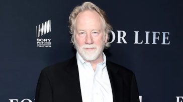 Τίμοθι Μπάσφιλντ: Ένταλμα σύλληψης για κατηγορίες σεξουαλικής κακοποίησης ανηλίκων