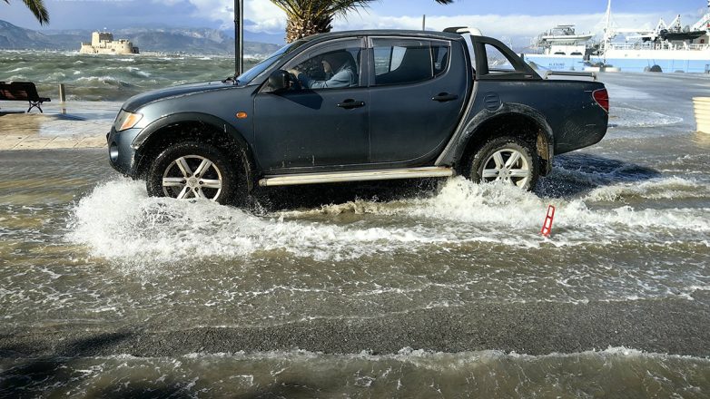 Ναύπλιο: Η θάλασσα βγήκε στη… στεριά Ναύπλιο: Η θάλασσα βγήκε στη… στεριά