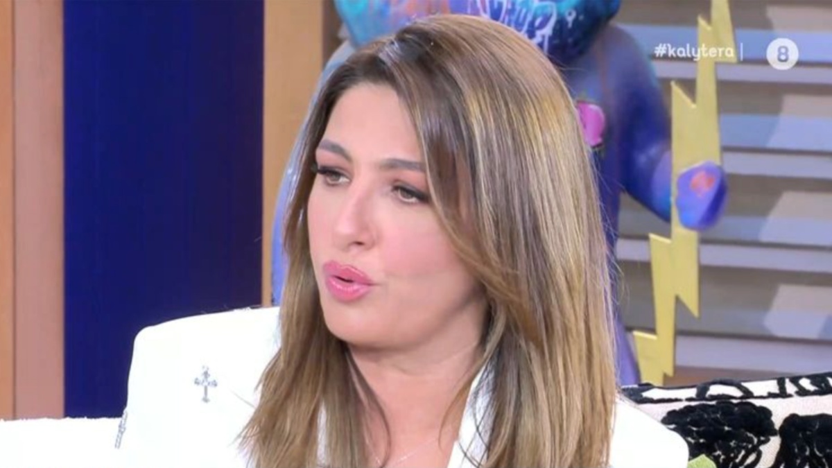 Έλενα Παπαρίζου: Άκρως αδυνατισμένη στην πρώτη τηλεοπτική εμφάνιση μετά την νοσηλεία της