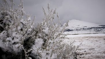 Κακοκαιρία «Ελπίς»: Στα λευκά Πεντέλη, Υμηττός και Πάρνηθα