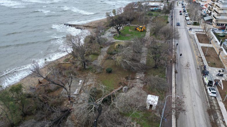 Ανεμοστρόβιλος στην Αλεξανδρούπολη: Εκατοντάδες σπίτια και επιχειρήσεις υπέστησαν ζημιές