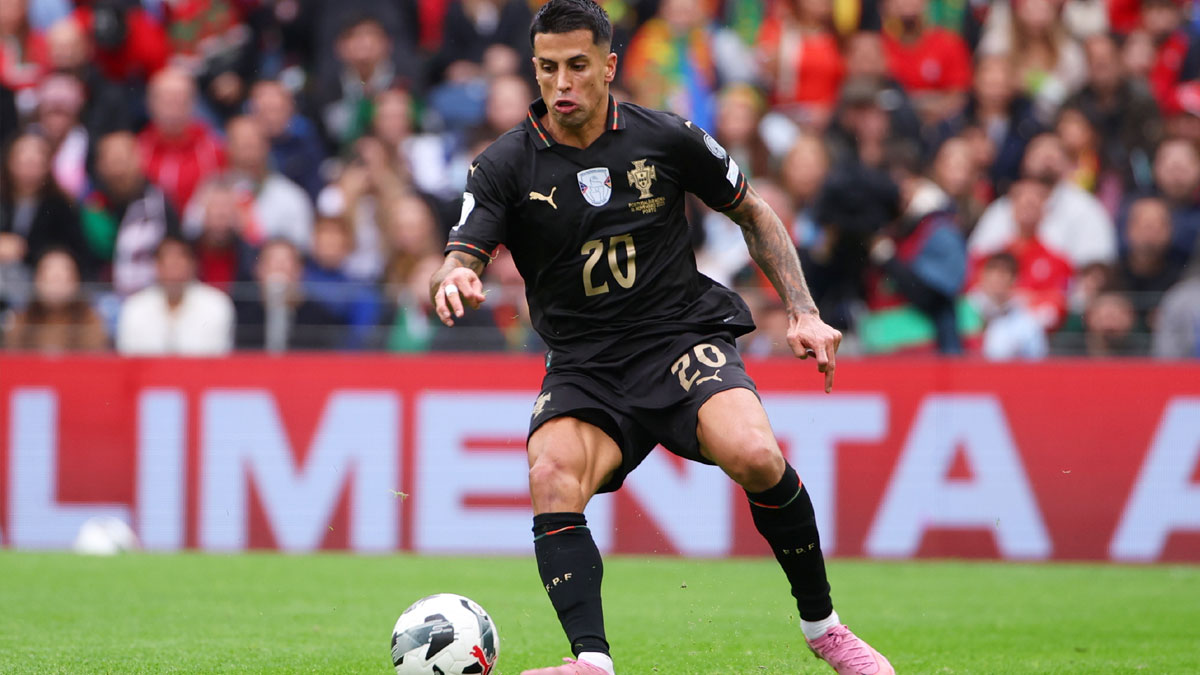 Υπογράφει στην Μπαρτσελόνα ο Κανσέλο