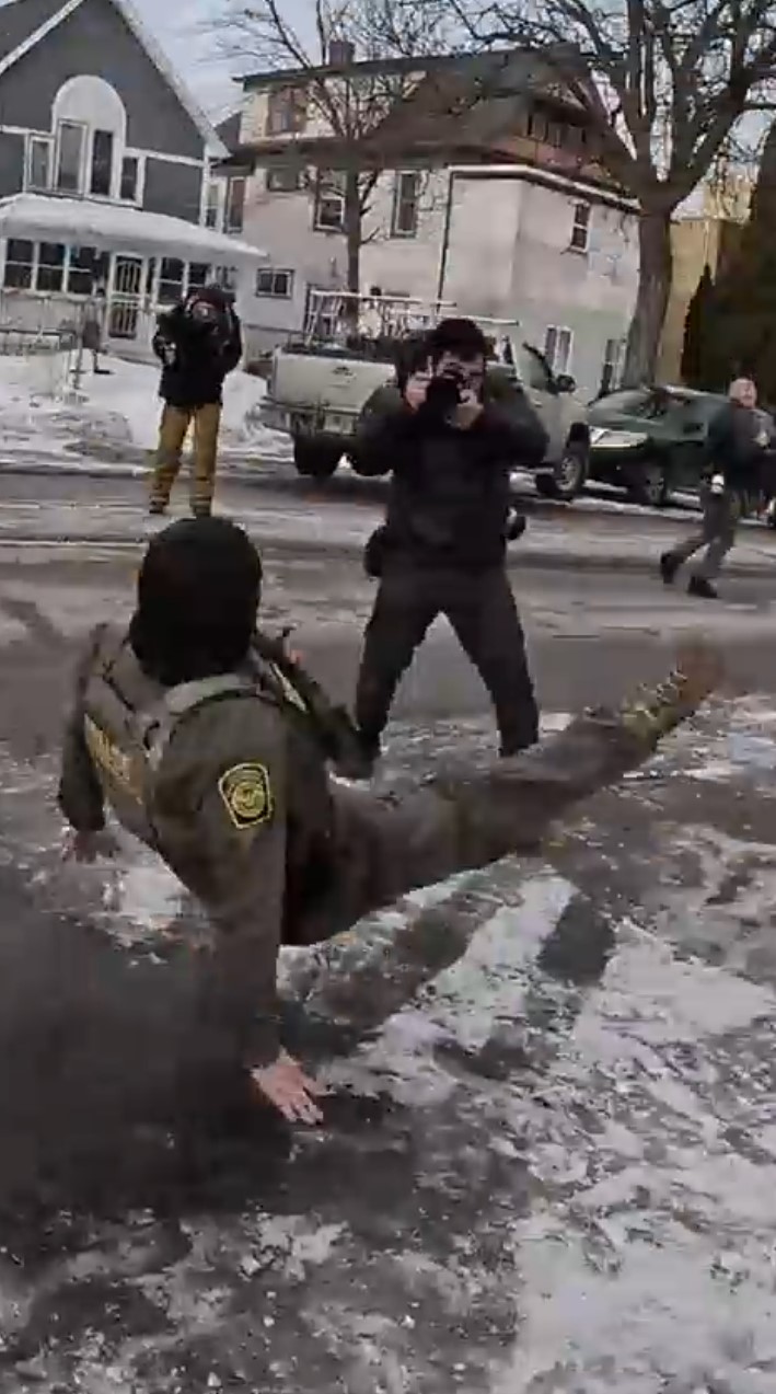 Η ICE αντιμέτωπη με τον…ice (πάγο)