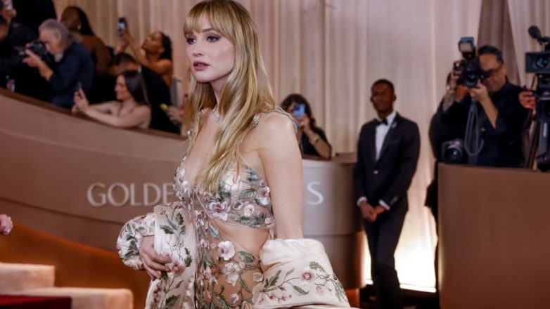 Jennifer Lawrence: Κάλυψε μόνο τα απαραίτητα με λουλούδια και μάγεψε στις Χρυσές Σφαίρες Jennifer Lawrence: Κάλυψε μόνο τα απαραίτητα με λουλούδια και μάγεψε στις Χρυσές Σφαίρες