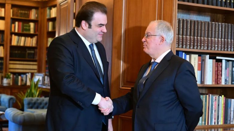 Οι προοπτικές της ελληνικής και ευρωπαϊκής οικονομίας στο επίκεντρο της συνάντησης Κ. Τασούλα-Κ. Πιερρακάκη