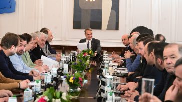 Σε εξέλιξη η συνάντηση των αγροτών με τον Μητσοτάκη