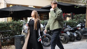 Thomas Walkup – Estrella Nouri: Ρομαντική βόλτα στο κέντρο της Αθήνας – Φωτογραφίες