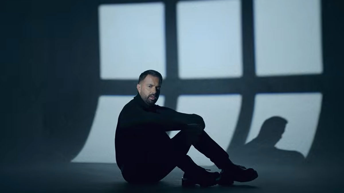 Ο Ηλίας Βρεττός με την κόρη της Υρώς Μανέ στο νέο του video clip