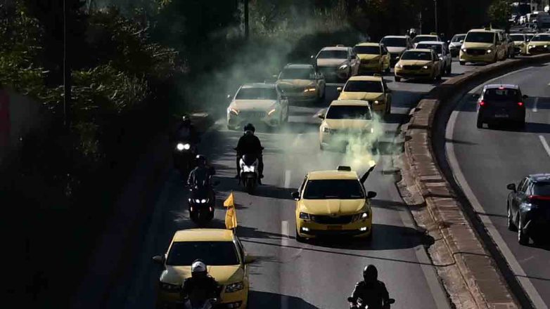 Ταξί: «Αγώνας μέχρι να πέσει η κυβέρνηση»